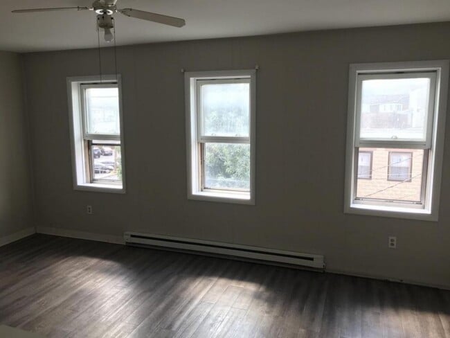 Building Photo - 17 E Louther St