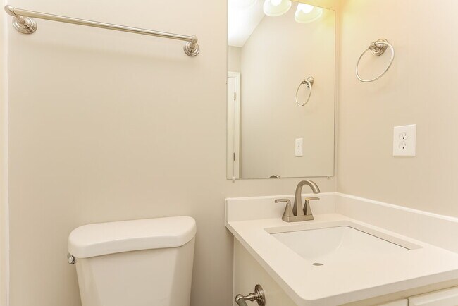 Building Photo - 214 Merritt Dr