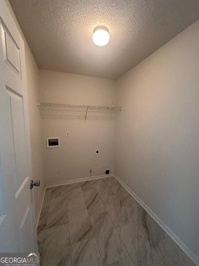 Building Photo - 5622 Platte Dr