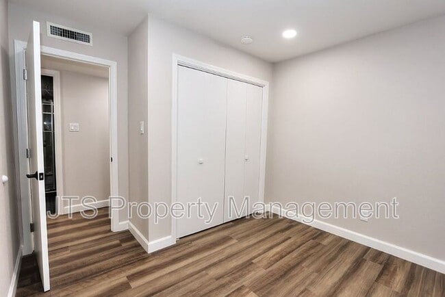Building Photo - 3160 Watt Ave