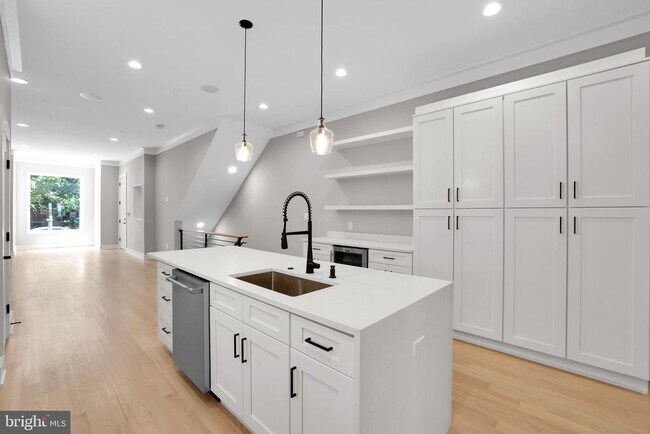 Building Photo - 1329 Irving St NW
