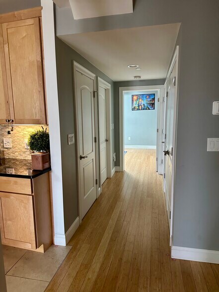 Building Photo - 30 High St