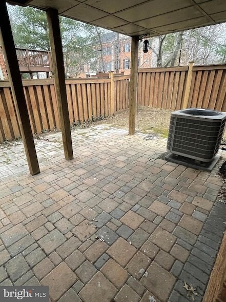 Building Photo - 8012 Merry Oaks Ct