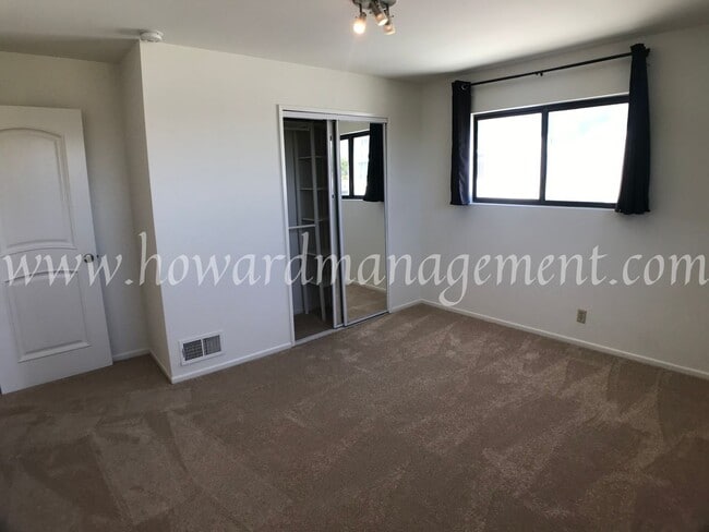 Building Photo - Two story home with newer central A/C in the Mar Vista Hills. Large kitchen, family room, and lar...