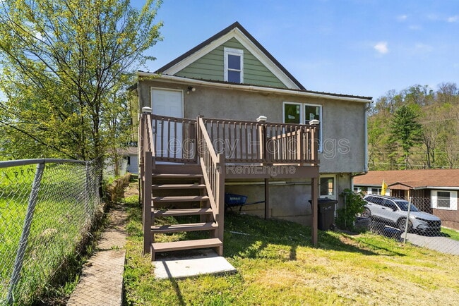 Building Photo - 804 Illinois Ave