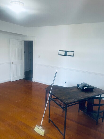Building Photo - 3712 Parkside Dr