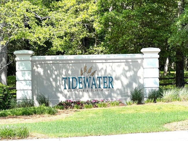 Building Photo - Furnished 2 Bedroom, 2 Bath, 2nd Floor Con...