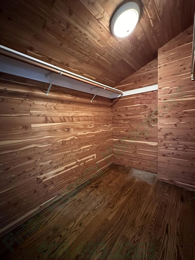 Building Photo - 108 Club Dr