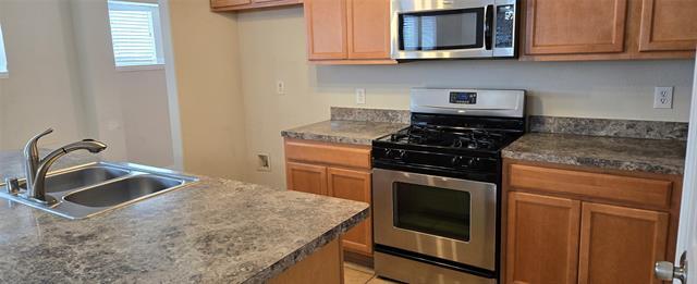 Building Photo - 2121 Kingsdale Ct