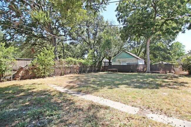 Building Photo - 7509 Elm St