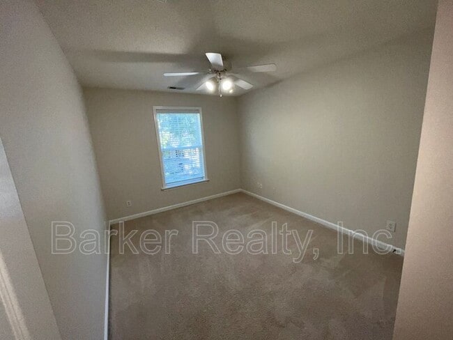 Building Photo - 2312 Colony Woods Dr
