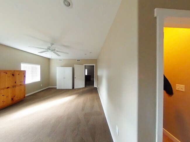 Building Photo - Snow-J3