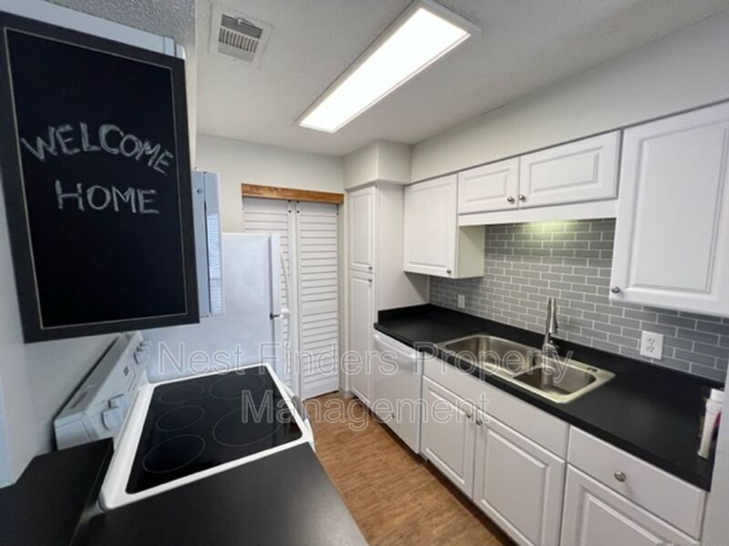 Building Photo - 10200 Belle Rive Blvd
