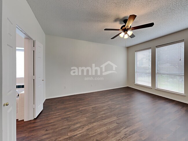 Building Photo - 3222 Blue Jay Ln