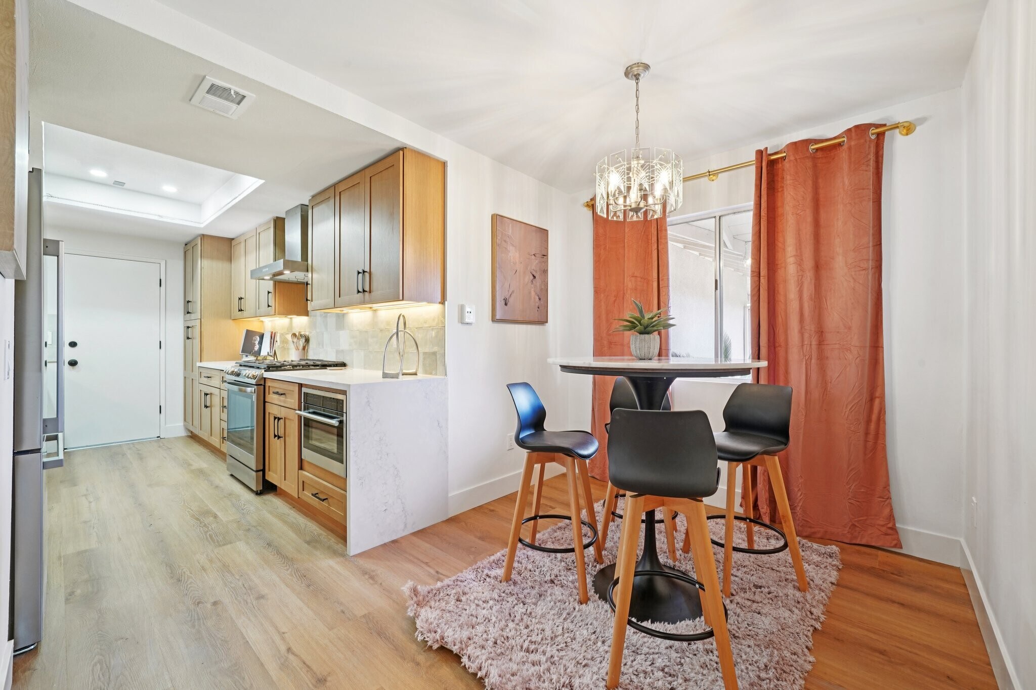 Building Photo - 1500 Country Club Dr