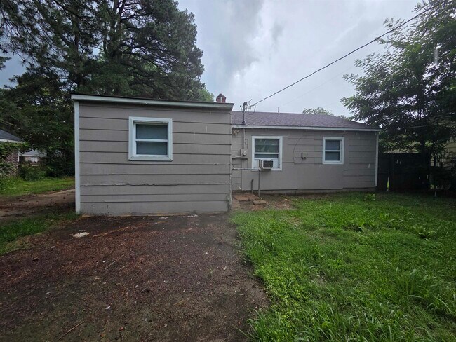 Building Photo - 3263 Baskin St
