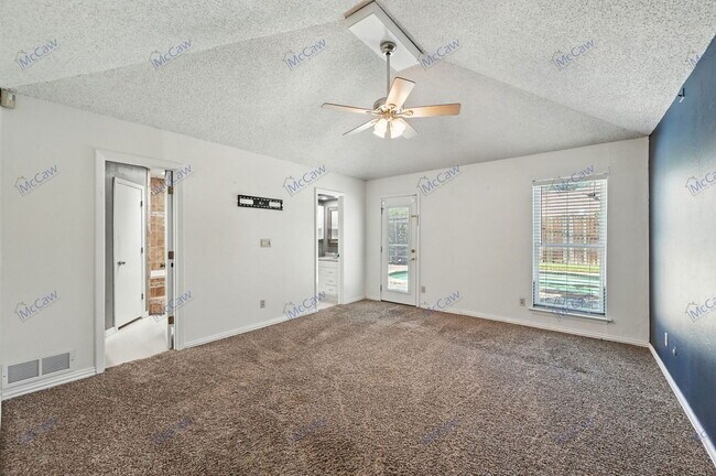 Building Photo - 1903 Reverchon Dr