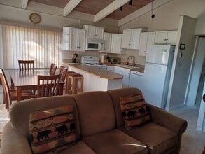 Building Photo - 4660 Vail Racquet Club Dr