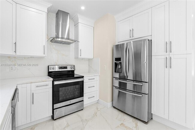 Building Photo - 2413 N Greenway Dr