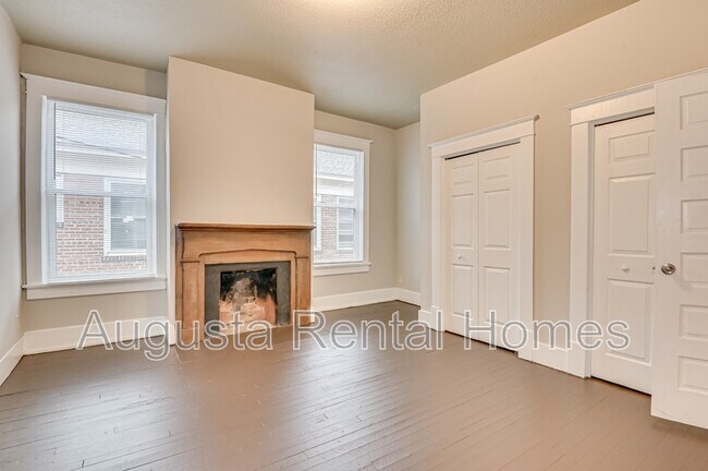 Building Photo - 107 4th St