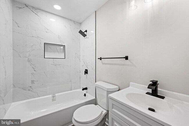 Building Photo - 1918 E Lafayette Ave