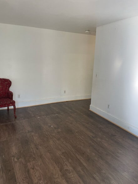 Building Photo - 202 Dewey Ave