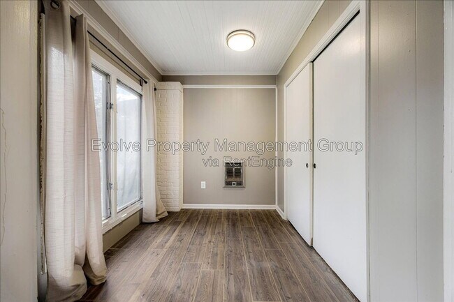 Building Photo - 431 Alexander St
