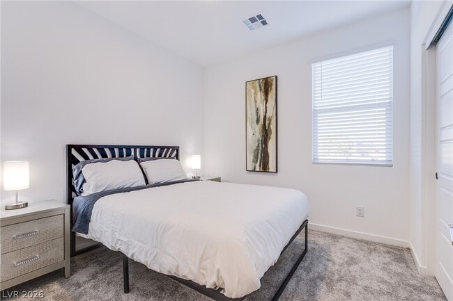 Building Photo - 145 Aqua Cmns