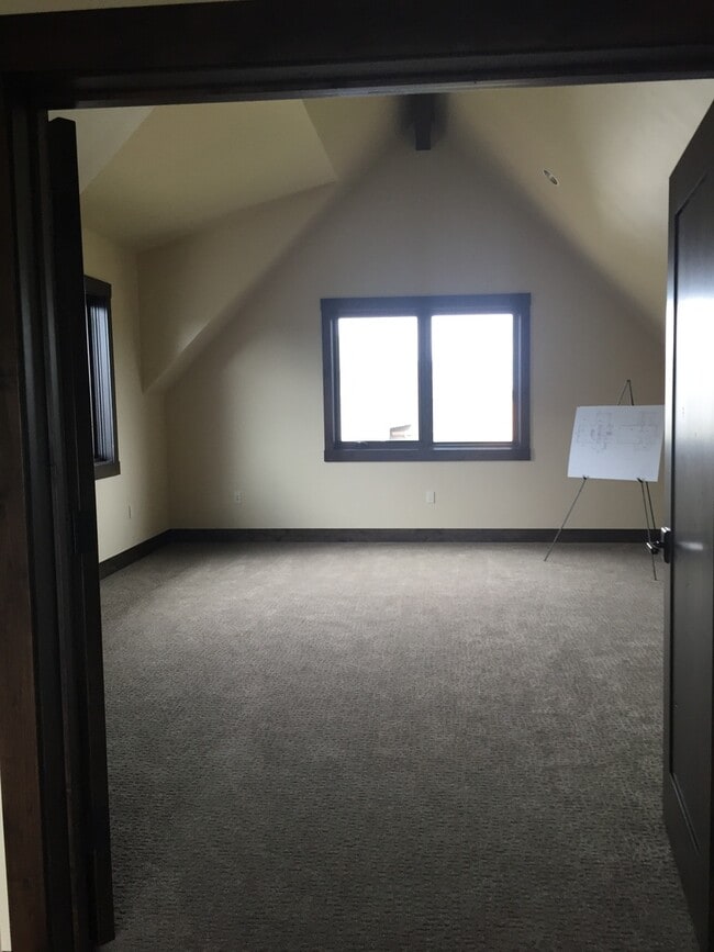 Building Photo - Beautiful Home Available in Tetherow!!!