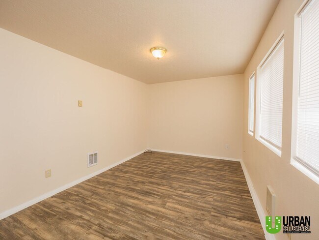 Building Photo - South Hill Gem! Spacious 3 Bedroom Home with Garage