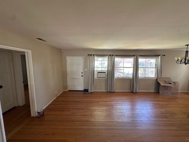 Building Photo - Home in North Kentwood Neighborhood of Wes...