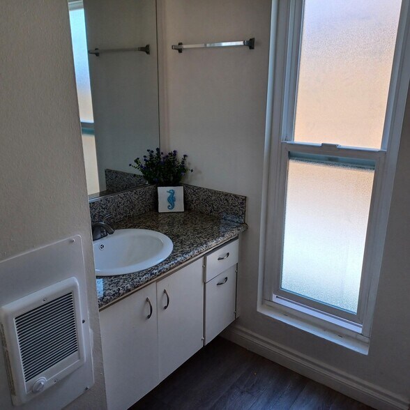 Building Photo - 4901 Heil Ave