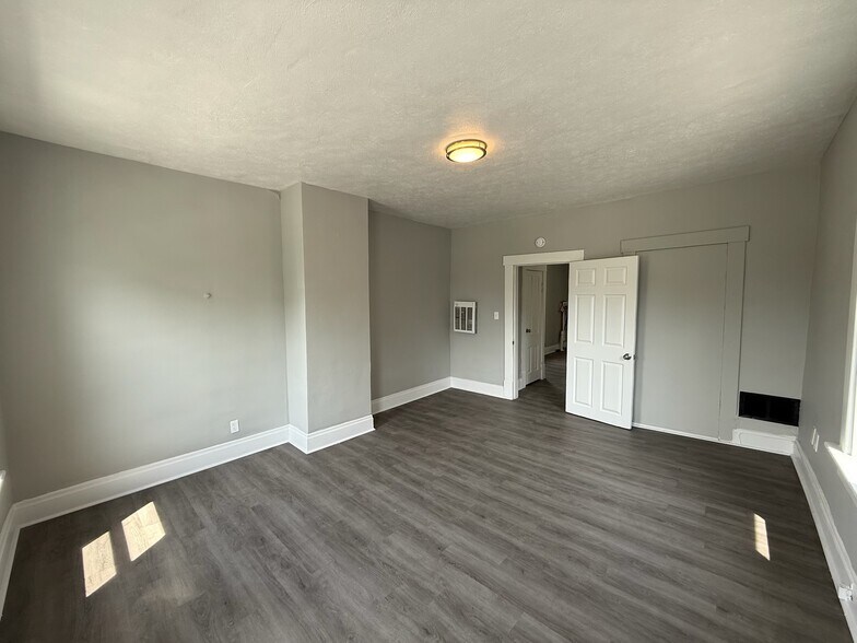 Building Photo - 358 Saint Clair Ave