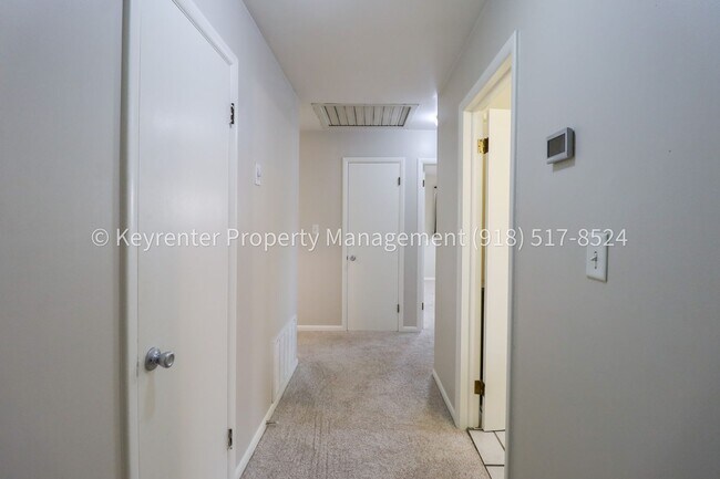 Building Photo - LOCATION LOCATION LOCATION!! Brookside Gem Available Immediately!