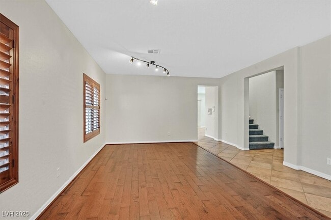 Building Photo - 65 Pangloss St