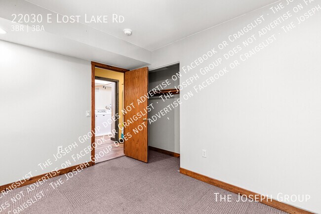 Building Photo - 22030 E Lost Lake Rd