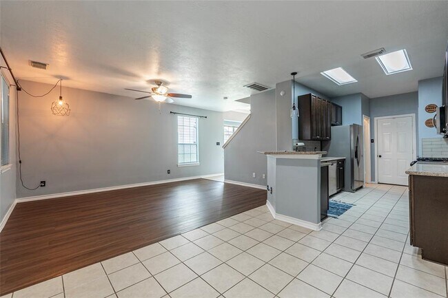 Building Photo - 336 Capella Oaks Ln