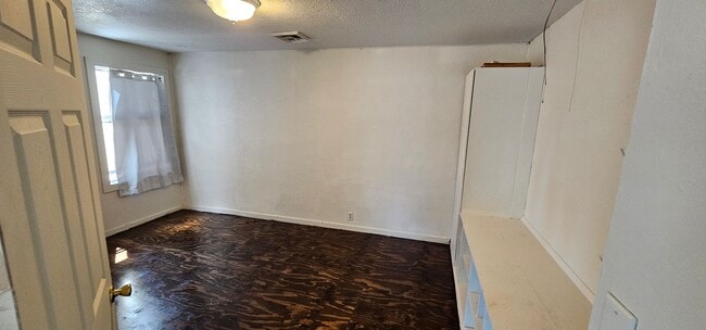 Building Photo - Minutes to Downtown Grants Pass