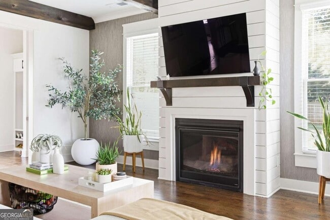 Building Photo - 318 Ashburton Ave SE