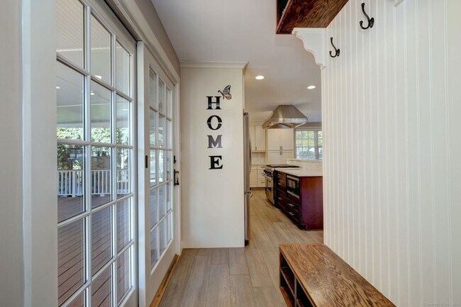 Building Photo - 1591 Huntington Turnpike