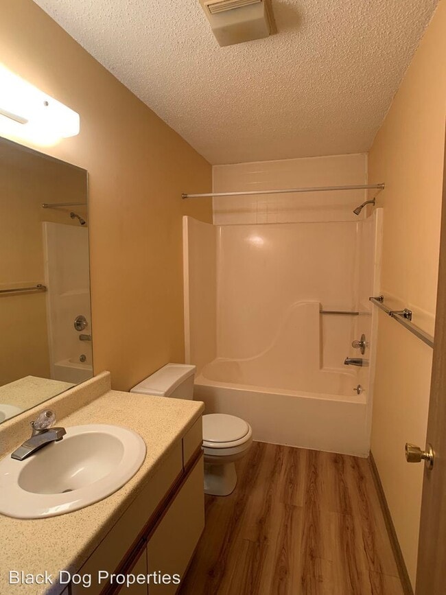 Building Photo - 2500 Candlecrest Cir