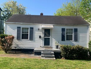 Building Photo - Cozy 2 Bed/ 1 Bath Home with Large Sun Room and Fenced Yard in Sylvan Park, Pet Friendly....