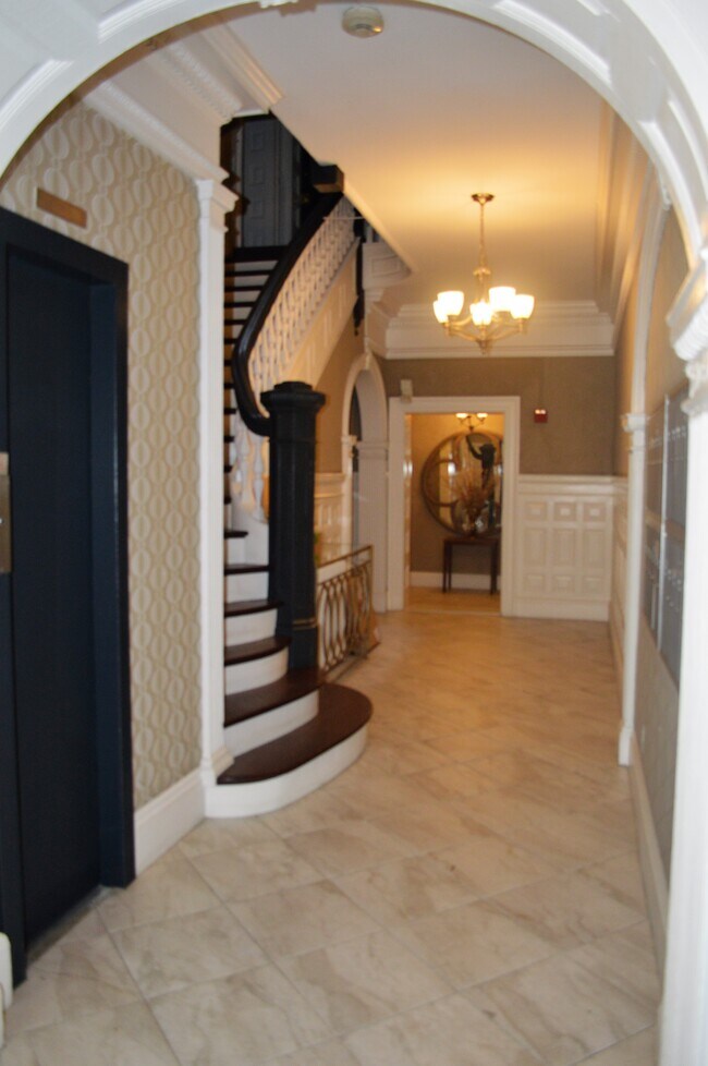 Building Photo - 373 Commonwealth Ave