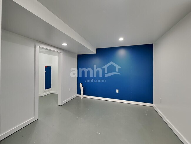 Building Photo - 402 Rolling Acre Dr