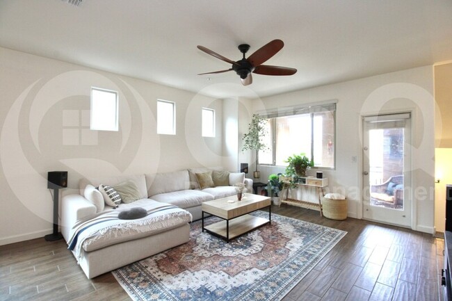 Building Photo - 240 W Juniper Ave