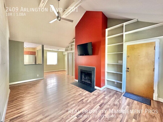 Building Photo - 2409 Arlington Blvd
