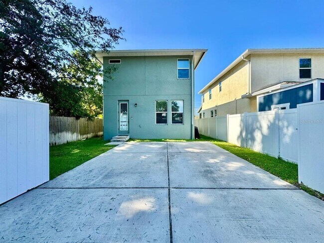 Building Photo - 2951 W Cherry St