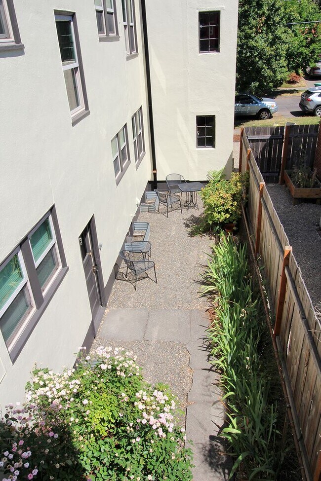 Building Photo - 2310 SE 22nd Ave