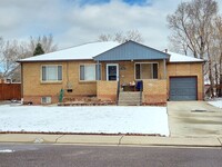 Building Photo - Lower level 2 bed/1 bath home with shared ...