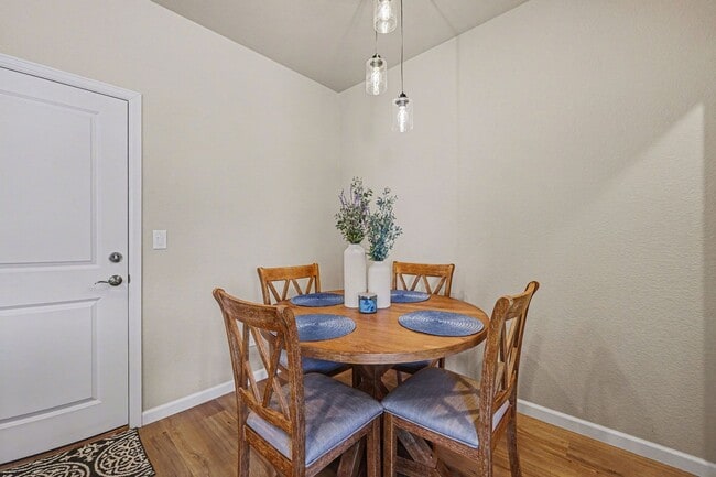 Building Photo - Gorgeous 3 bed 2.5 bath Home Available in Parker!